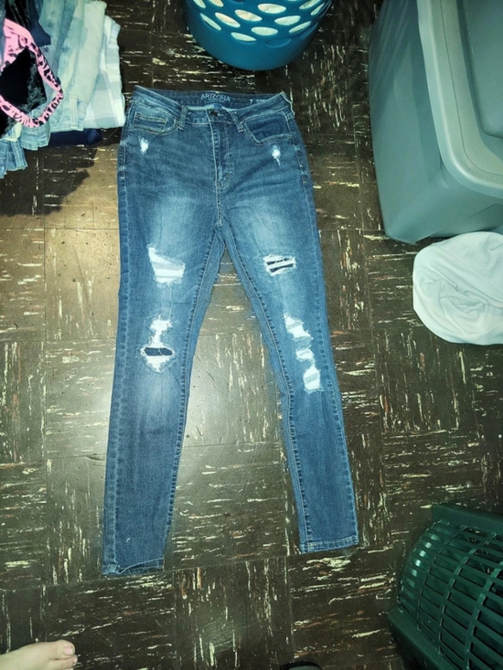 Arizona Hi-Rise Skinny Distressed Blue Waist Is A Women Size 7